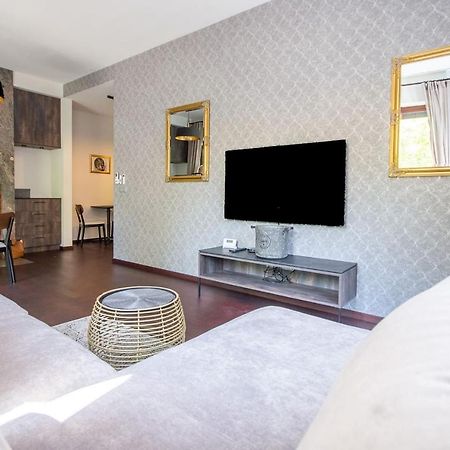 Inpoint 2-Bedrooms Apartment With Private Garden And Free Parking Krakow Bagian luar foto