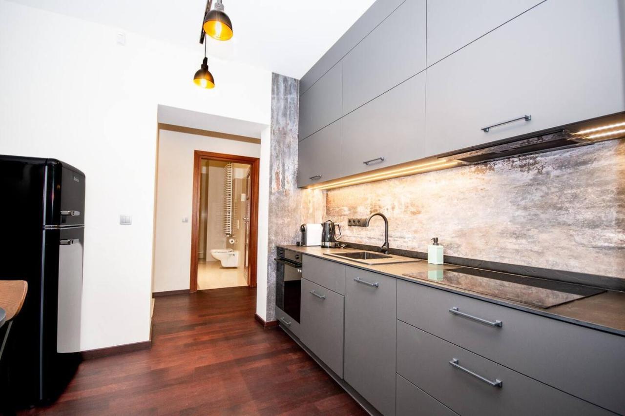 Inpoint 2-Bedrooms Apartment With Private Garden And Free Parking Krakow Bagian luar foto