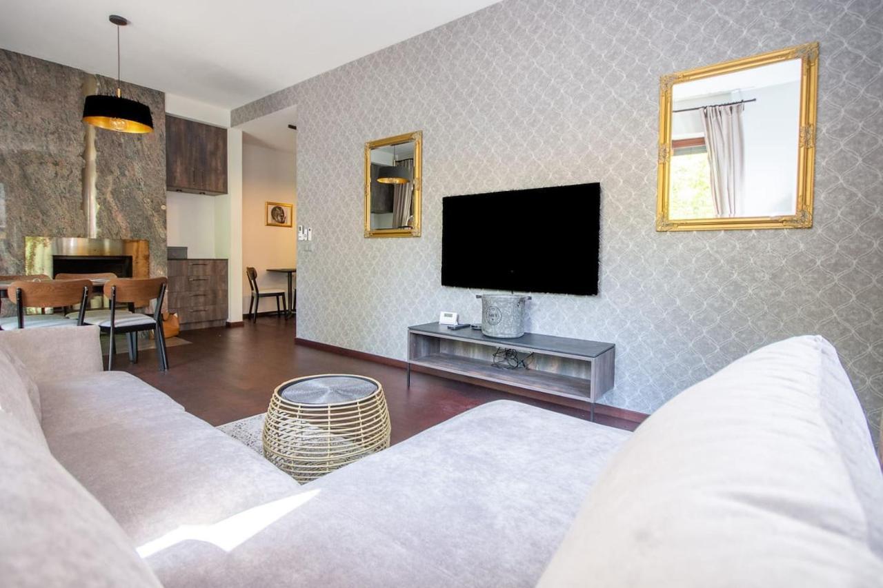 Inpoint 2-Bedrooms Apartment With Private Garden And Free Parking Krakow Bagian luar foto