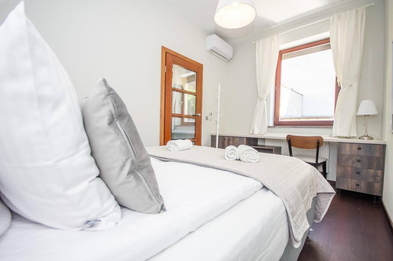 Inpoint 2-Bedrooms Apartment With Private Garden And Free Parking Krakow Bagian luar foto