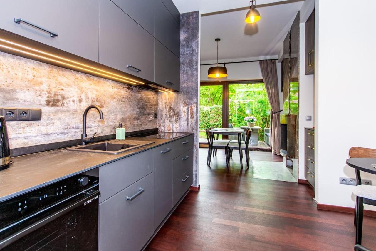 Inpoint 2-Bedrooms Apartment With Private Garden And Free Parking Krakow Bagian luar foto