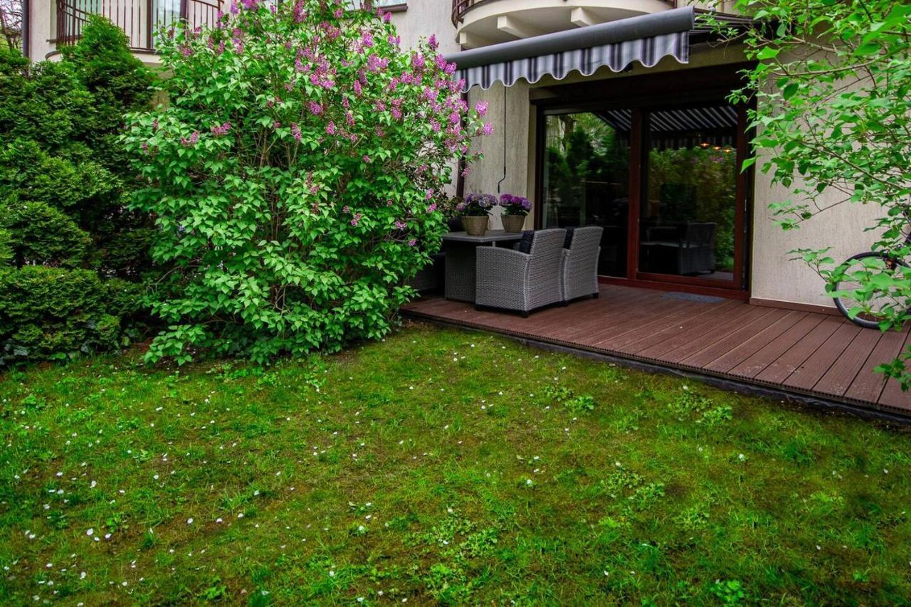 Inpoint 2-Bedrooms Apartment With Private Garden And Free Parking Krakow Bagian luar foto