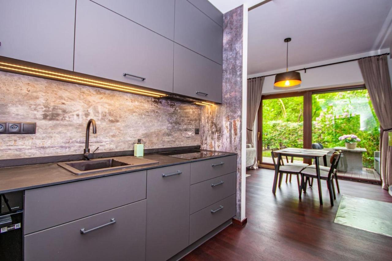 Inpoint 2-Bedrooms Apartment With Private Garden And Free Parking Krakow Bagian luar foto