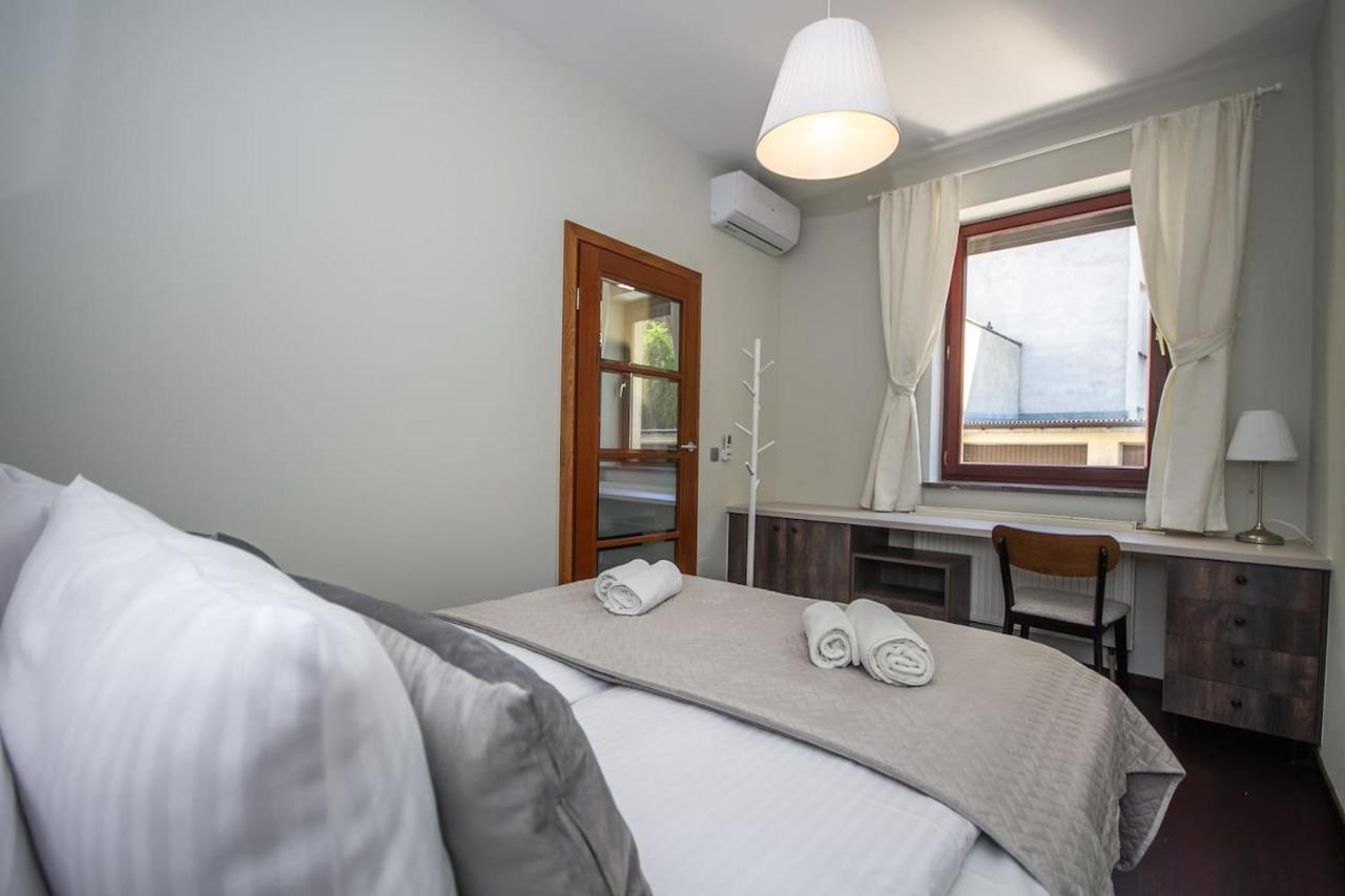 Inpoint 2-Bedrooms Apartment With Private Garden And Free Parking Krakow Bagian luar foto